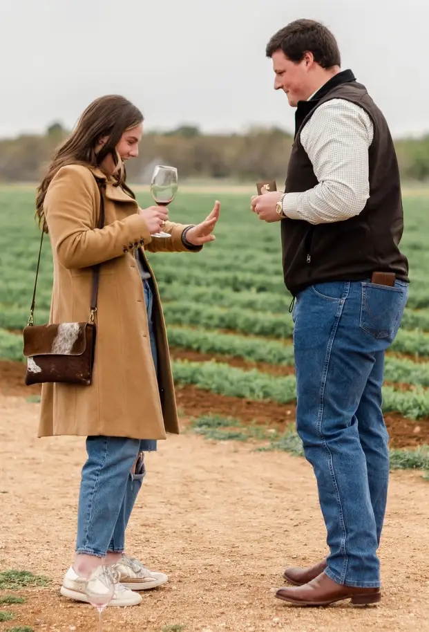Couple gets engaged at a winery